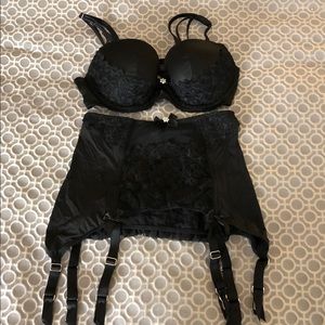 NWOT Victoria’s Secret bra and garter belt